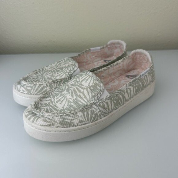 Women's Patterned Loafers - Picture 2 of 15